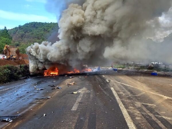 Accidente en la autopista Siglo XXI deja 2 muertos