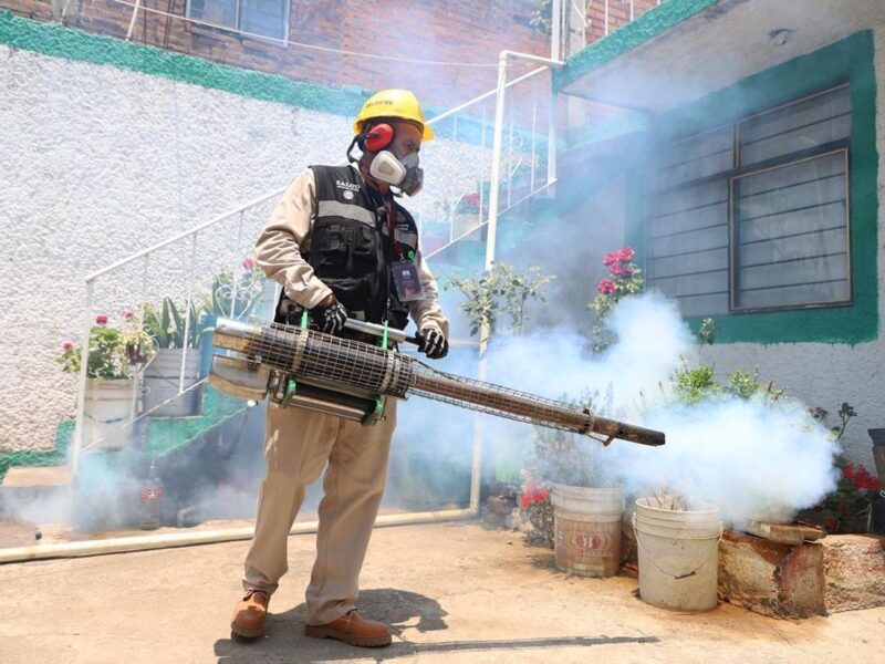 Combate al dengue en Michoacán