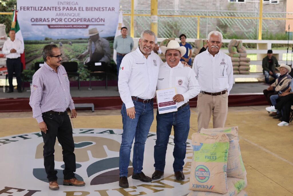 Concluye con éxito en Michoacán, entrega de fertilizantes gratuitos agricultores.