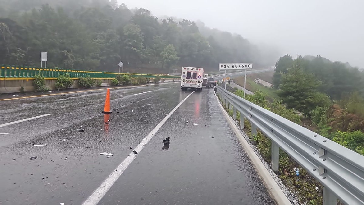 Conductor choca en la autopista siglo XXI