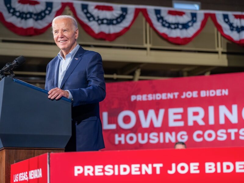 Confirma la Casa Blanca que Joe Biden continuará en la carrera presidencial