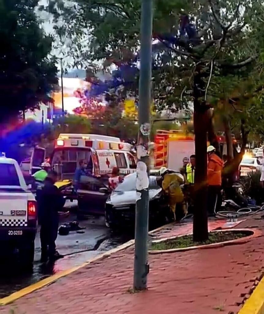 Dos lesionados en accidente en la Av. Camelinas - rescate