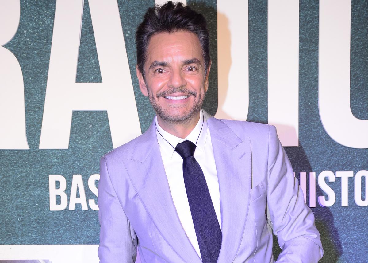 Eugenio Derbez visita por primera vez su estatua en Acapulco