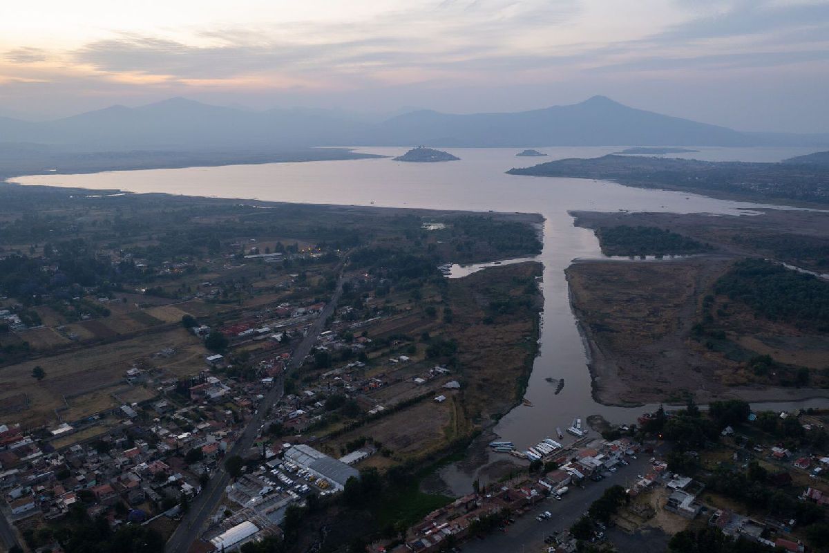 Expanden empleos temporales para reforestar lago de Pátzcuaro