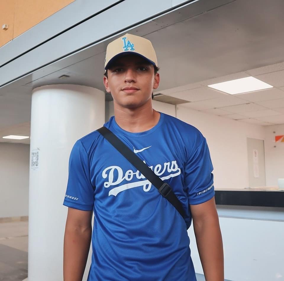 Ezequiel Rivera firma con Los Dodgers