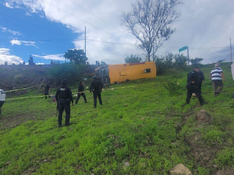 Gobierno atiende accidente Morelia - México