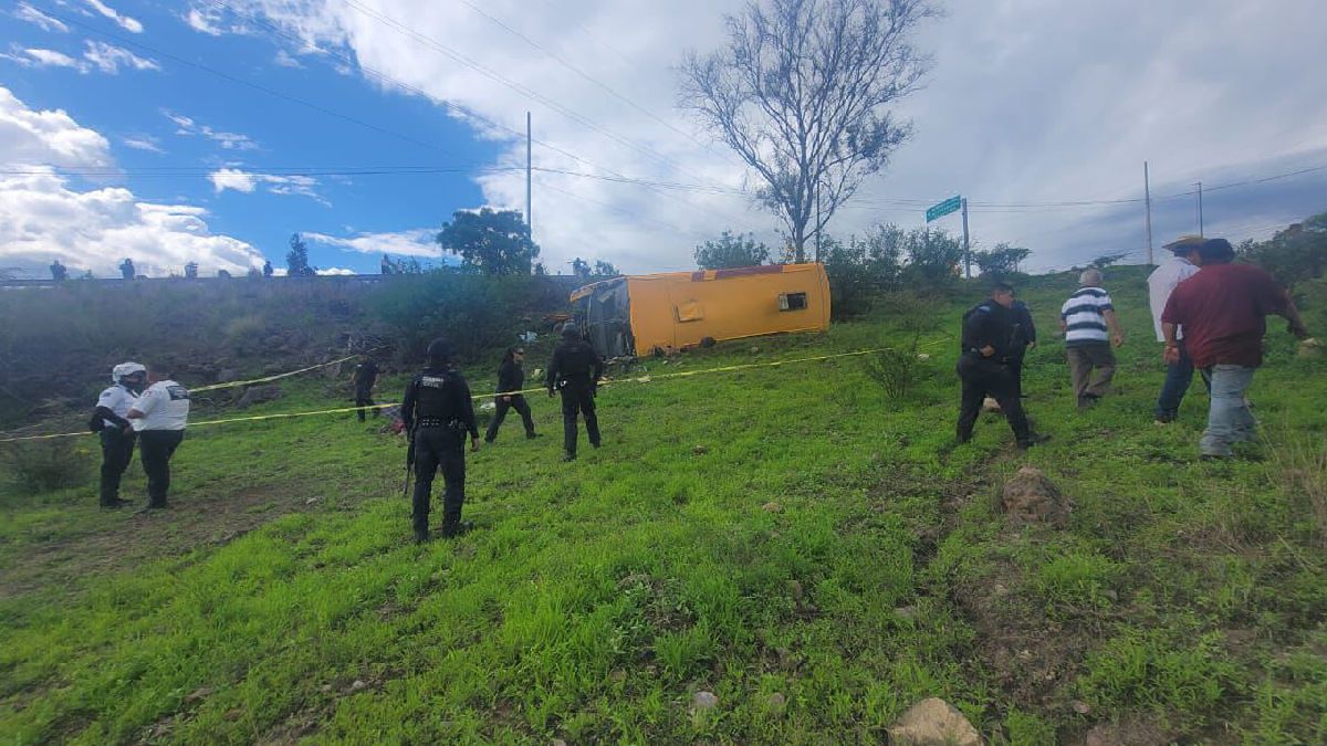 Gobierno atiende accidente Morelia - México