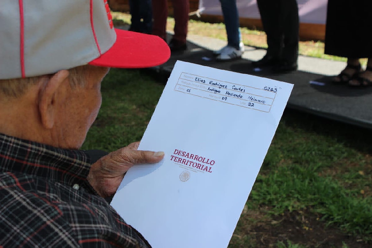 hacen entregas de escrituras en ex hacienda de Itzicuaro