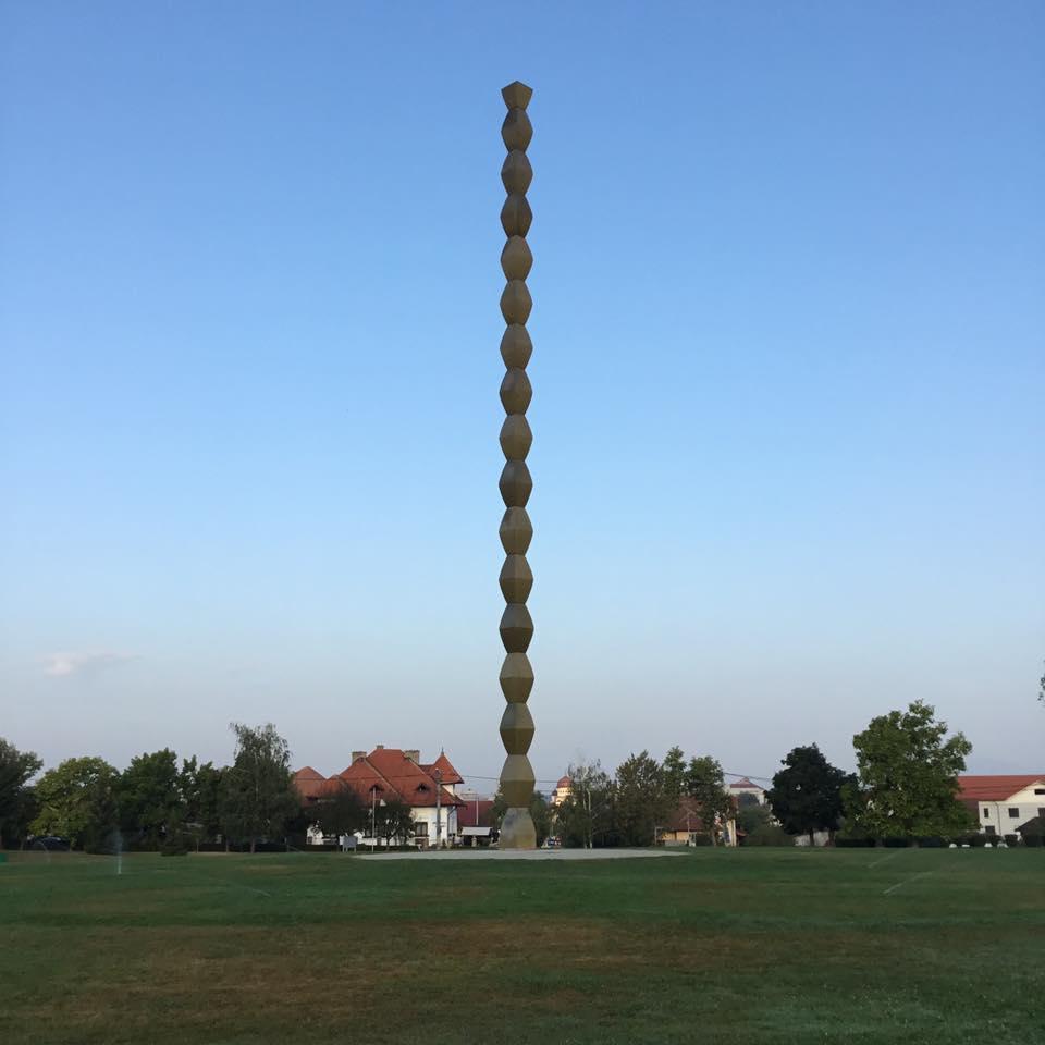 La columna del infinito de Constantin Brancusi en Rumania.