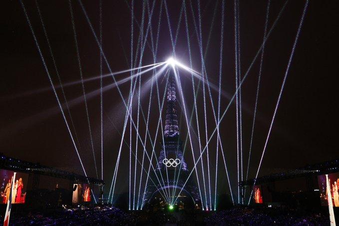 La Inauguración de los Juegos Olímpicos París 2024 - luces eifel