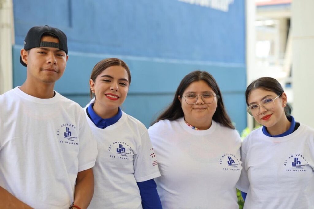 Llaman a estudiantes de preparatoria elegir su siguiente paso a la universidad