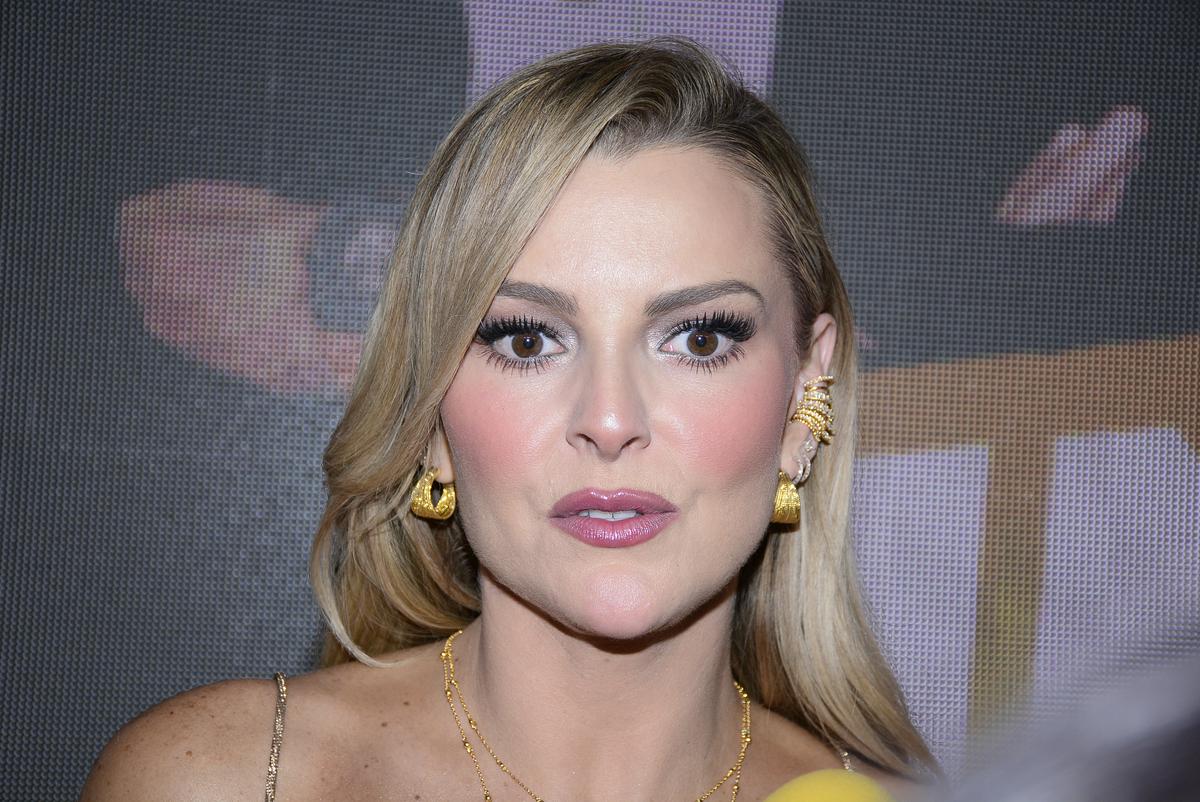 Marjorie de Sousa evita hablar de Julián Gil