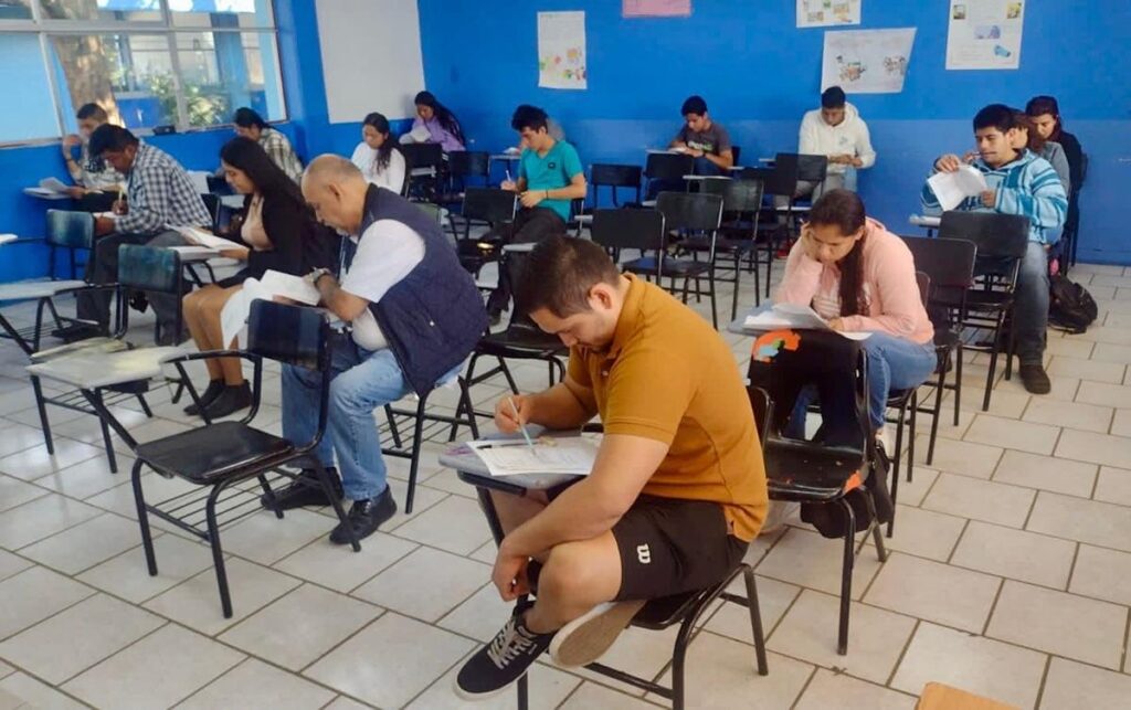 Michoacán cuenta con espacios para estudiar una preparatoria flexible