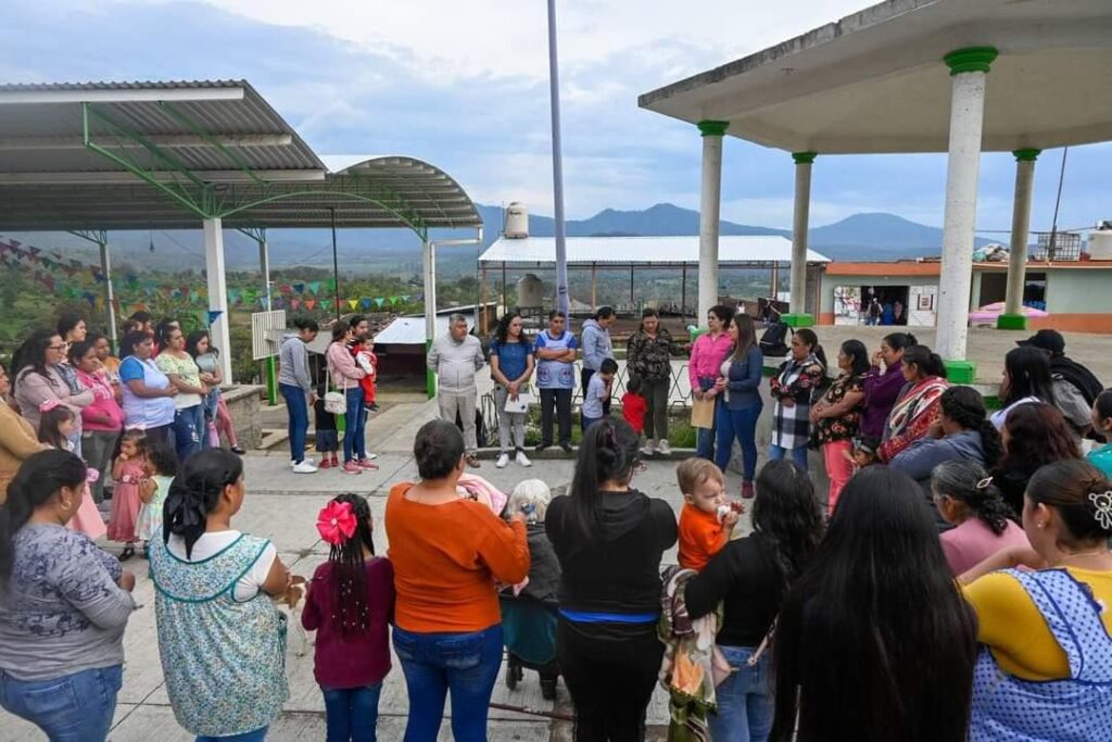 Mónica Valdez se reune con familias de Zacapu - mitin