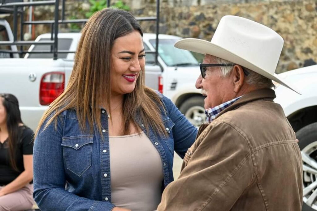 Mónica Valdez se reune con familias de Zacapu - tercera edad