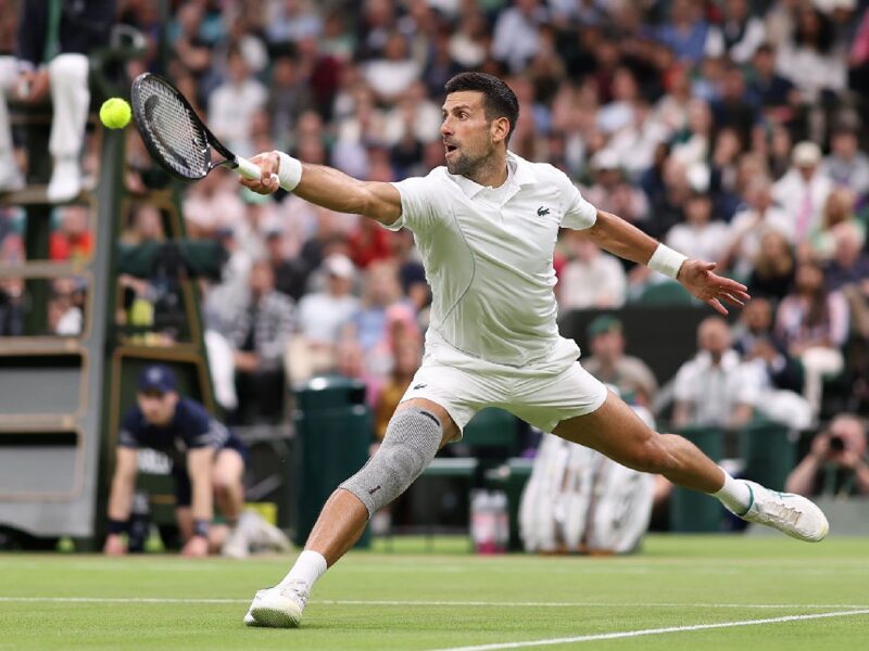 Novak Djokovic establece récord en Wimbledon y avanza a cuartos