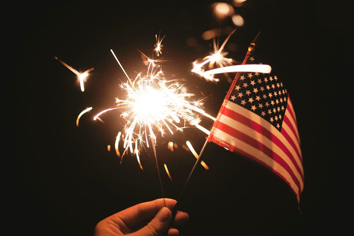 ¿Porque los estadounidenses celebran el 4 de julio? Bandera de Estados Unidos