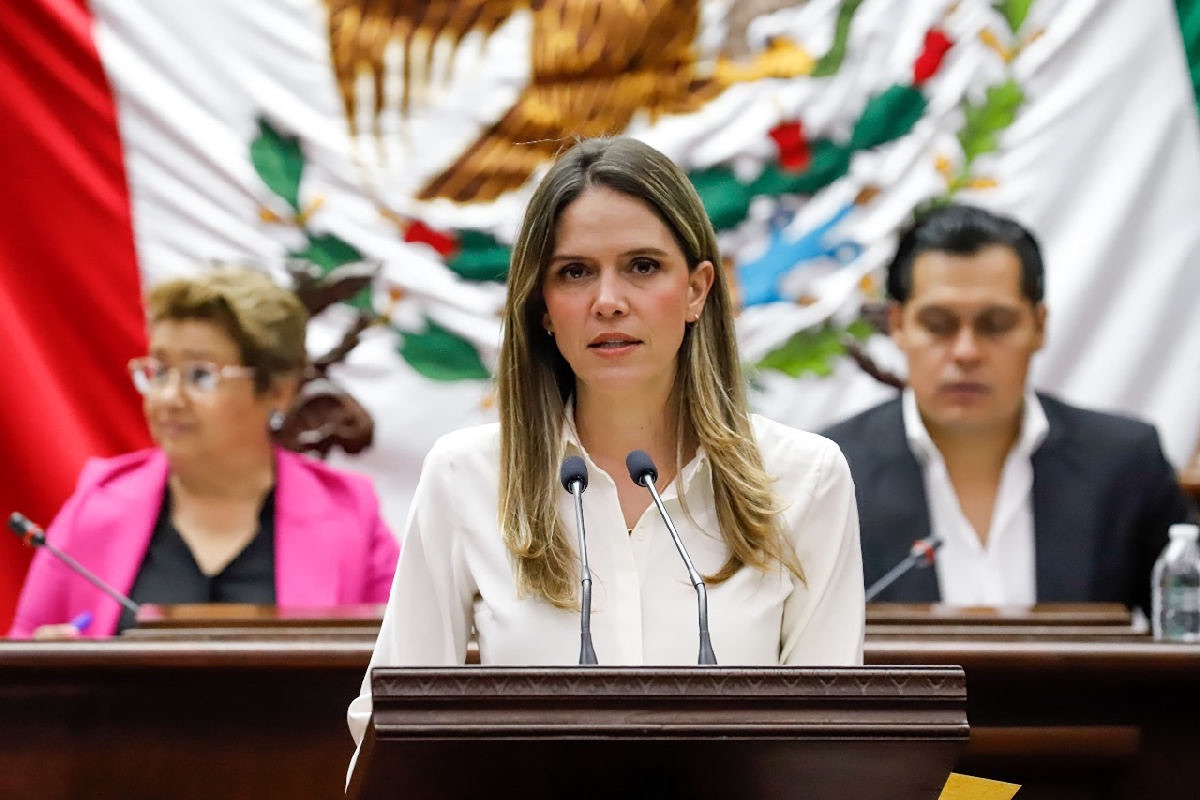 Propone Daniela de los Santos mayor protección animal en Michoacán