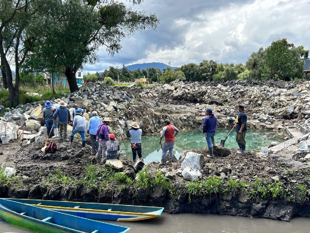 Rehabilitan 11 manantiales con trabajos de rescate Lago de Pátzcuaro.