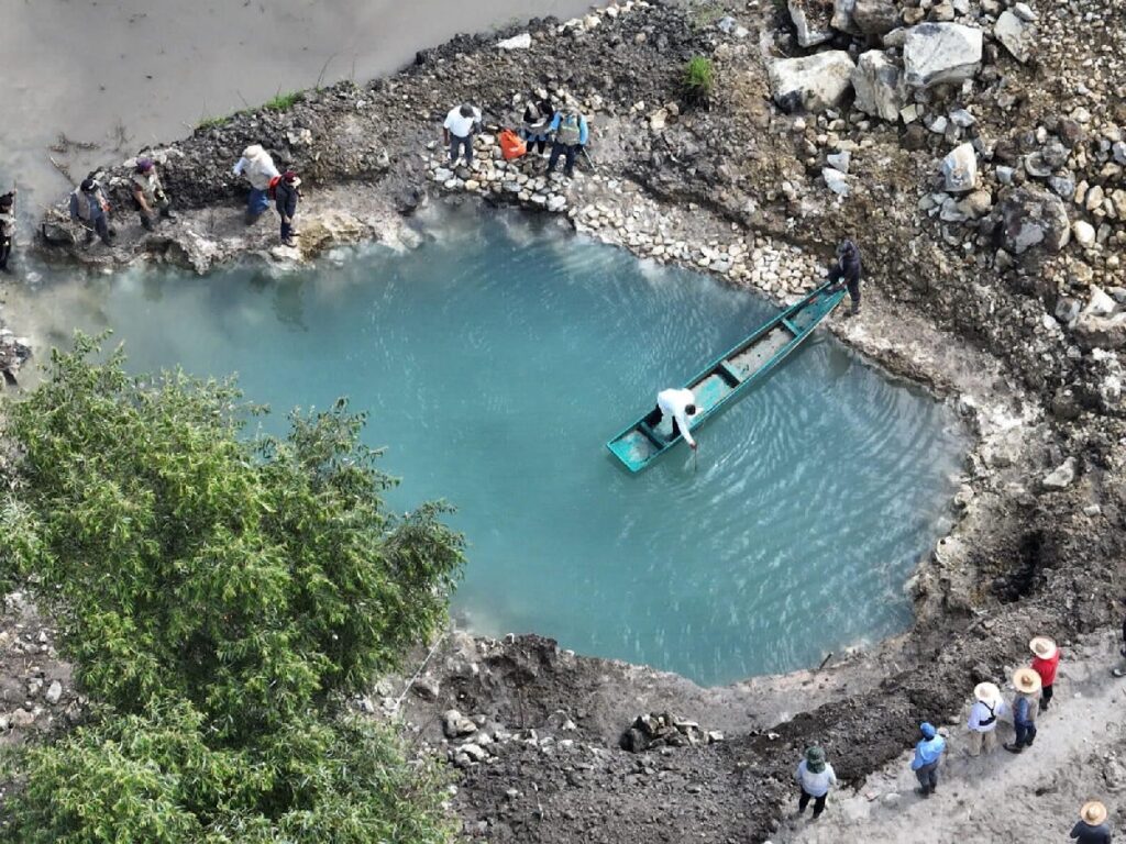 Rehabilitan 11 manantiales trabajos de rescate del Lago de Pátzcuaro.