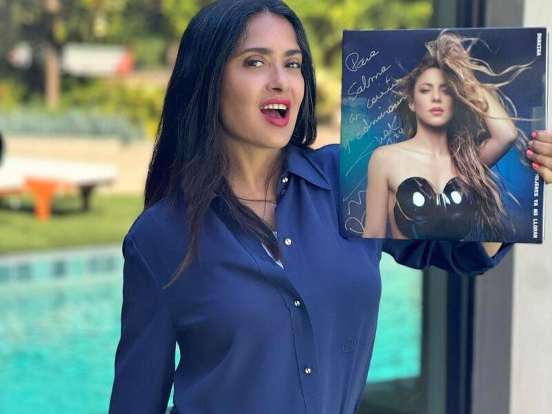 Salma Hayek exhibe emotivo regalo de Shakira en Instagram
