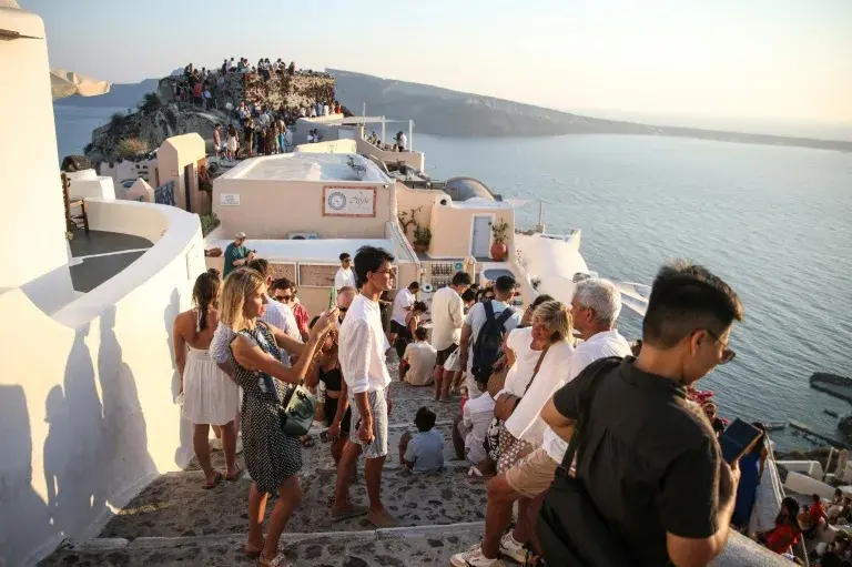 Santorini instagrameable se encuentra colapsado