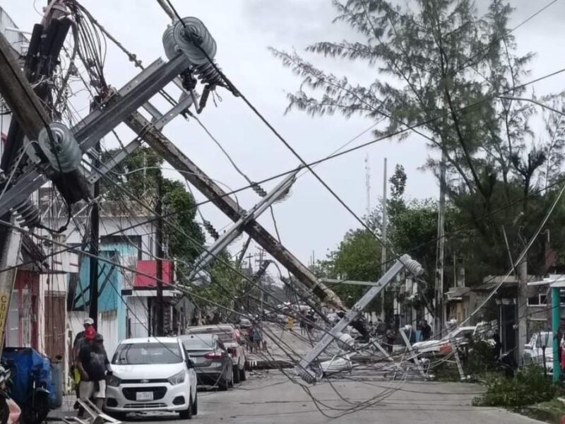 Impacto y Restablecimiento del Servicio Eléctrico tras Huracán Beryl en Quintana Roo
