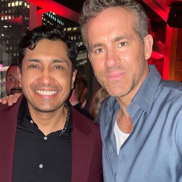 Tenoch Huerta reaparece en Nueva York - Ryan Reynolds