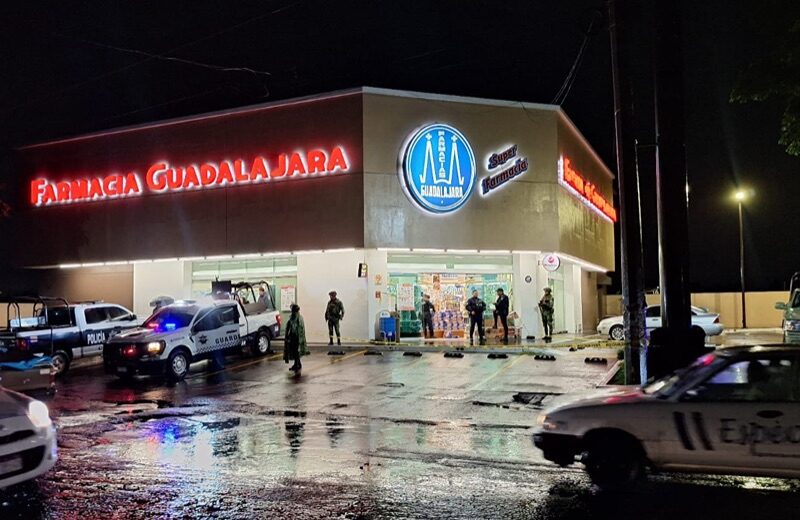 Video asalto Farmacia Guadalajara Uruapan