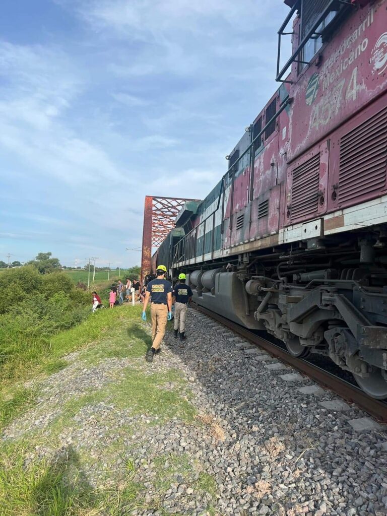 A mujer se la lleva el tren Michoacán