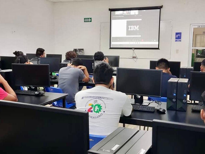 Acreditan carrera de Ingeniería en Sistemas Computacionales del Tec de Huetamo