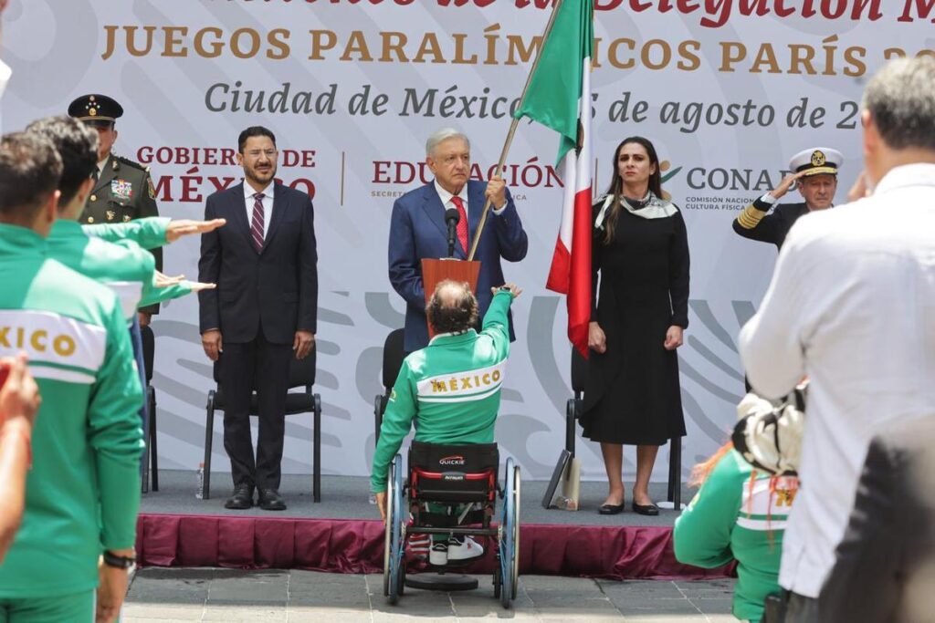 AMLO abandera a la delegación mexicana de Juegos Paralímpicos