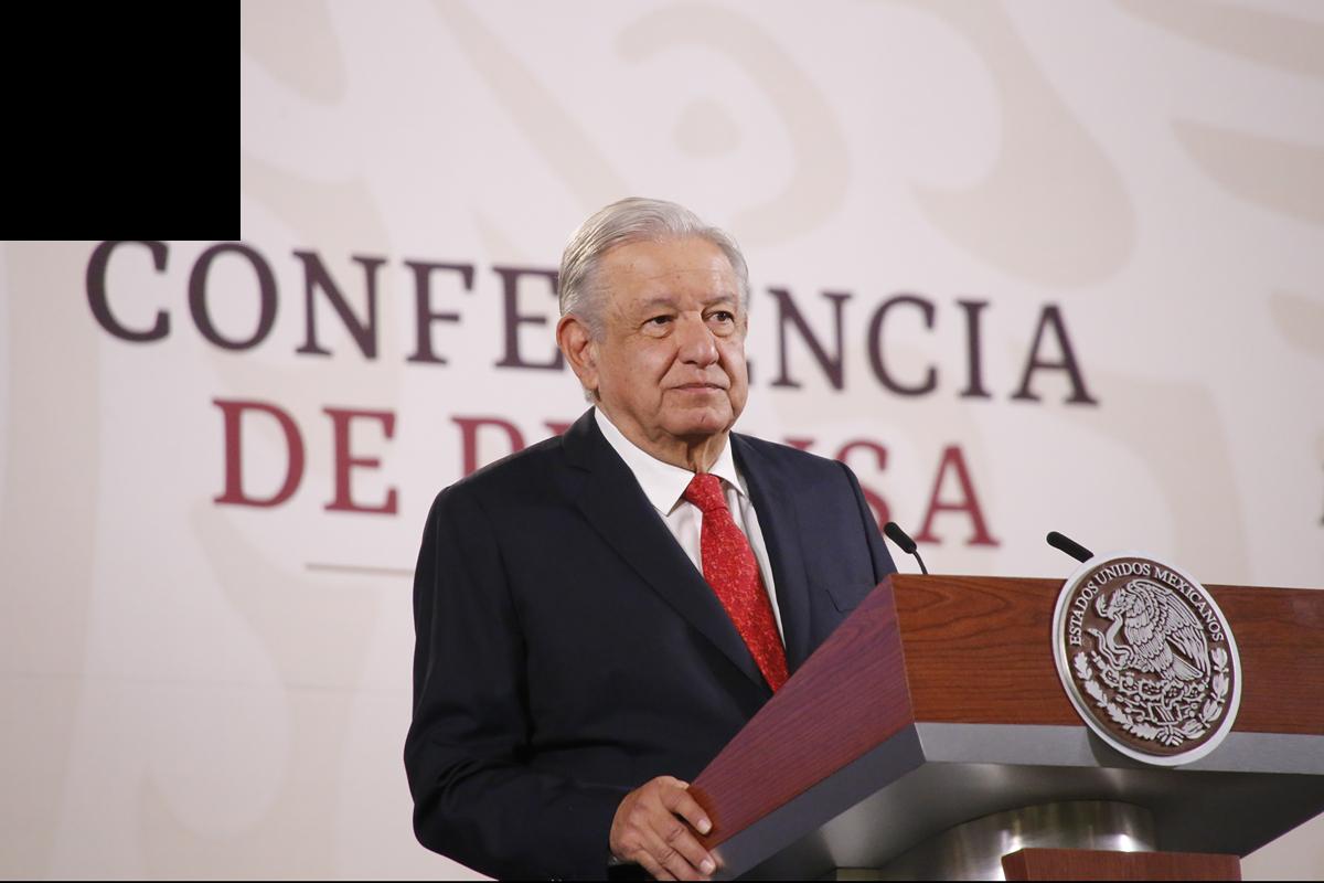 AMLO reacciona a protesta de la Marea Rosa en el INE por sobrerrepresentación