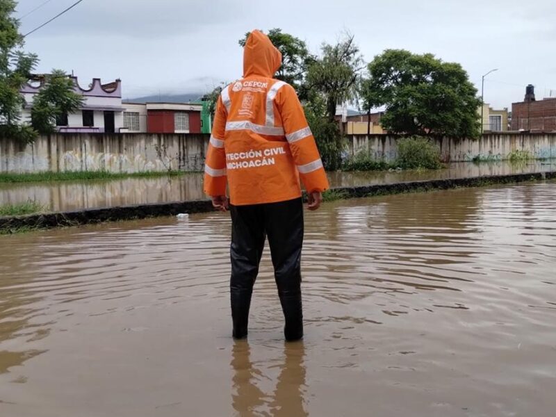 Atiende PC estatal inundaciones y encharcamientos en Morelia