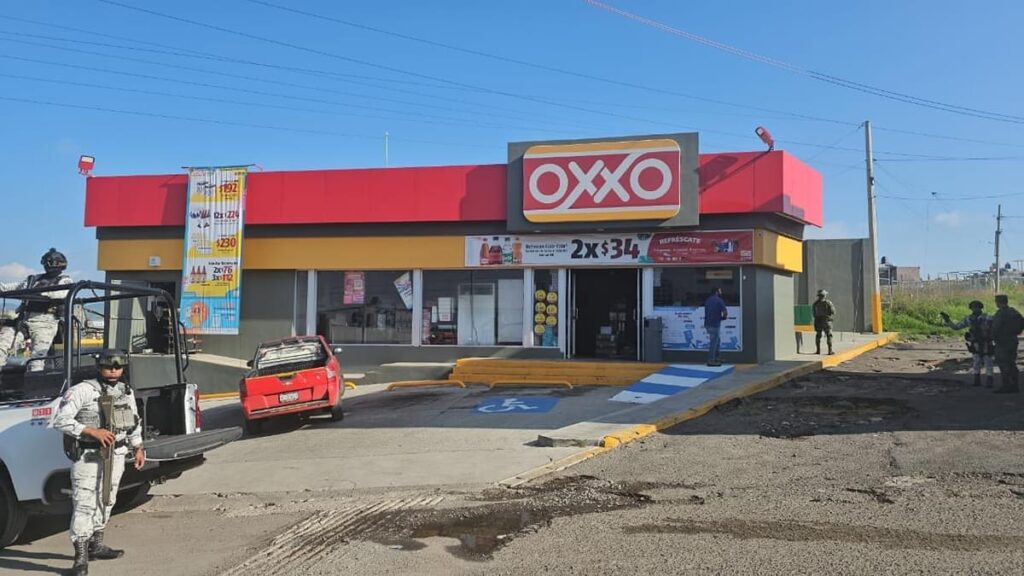 Autoridades atienden intento de incendio contra un OXXO en Tarímbaro