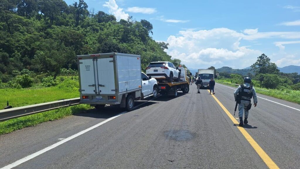 Balean a repartidores de mariscos para robarles en salida de Uruapan