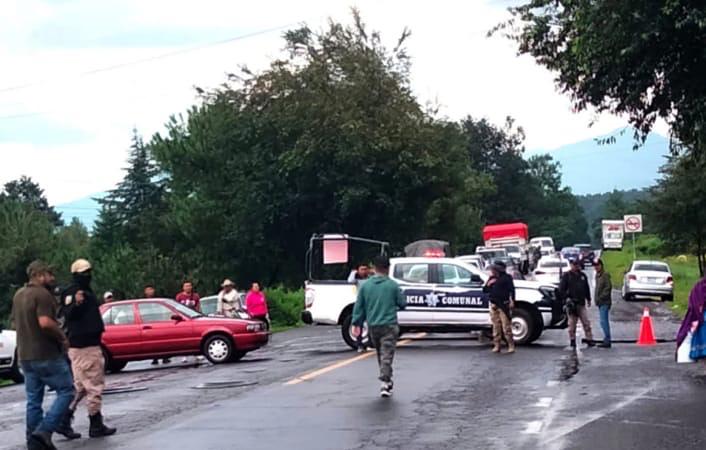 Bloqueos carreteros colapsan la Meseta Purhépecha en estado de Michoacán