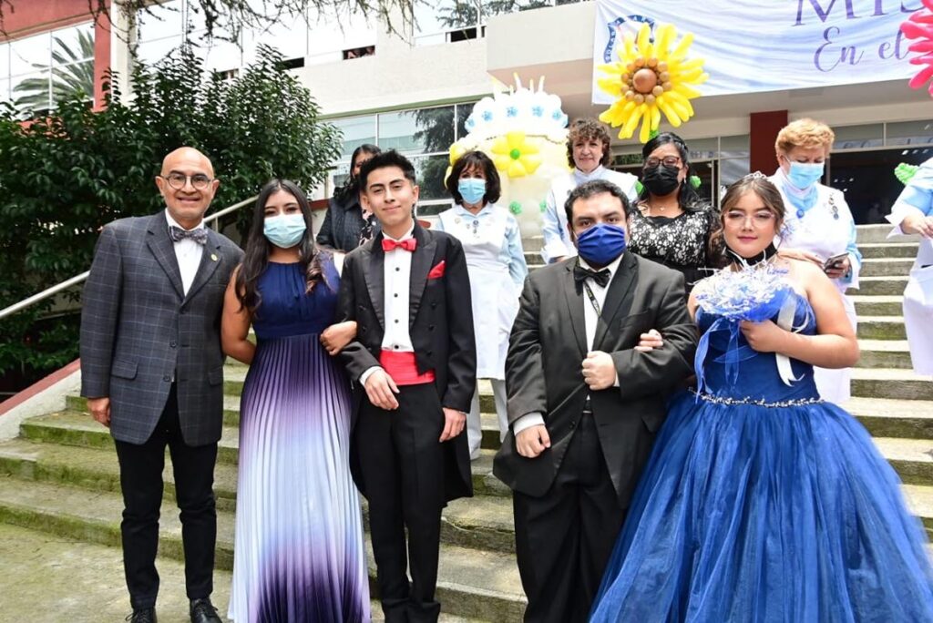 celebración de quinceañeras en hospital - Hospital Infantil