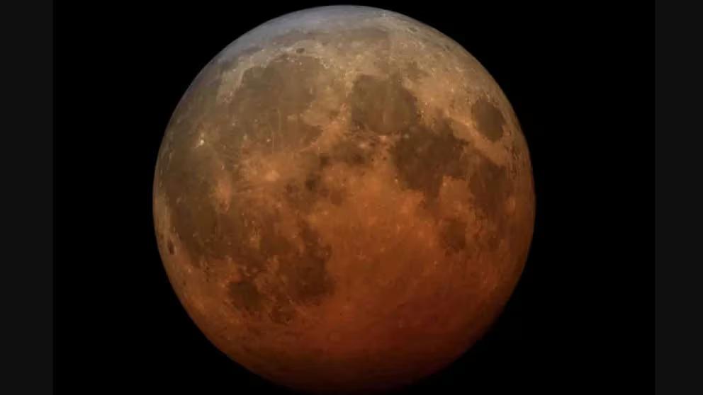 Eclipse Lunar en México hora exacta para ver en su punto máximo