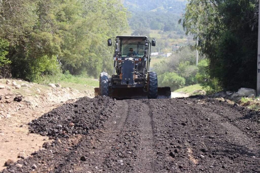 En la tenencia de San Miguel se trabajó en la apertura de caminos rurales.