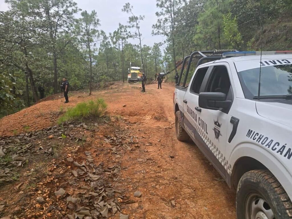 Enfrentamiento entre criminales y GC Uruapan resulta 2 vehículos asegurados