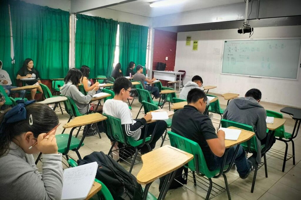 Estudia carreras técnicas en Michoacán - aula