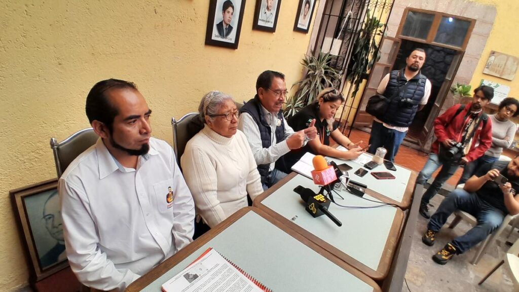 Exigen a AMLO aclare vuelos de la muerte - Abdallán y Graciela Guzmán Cruz