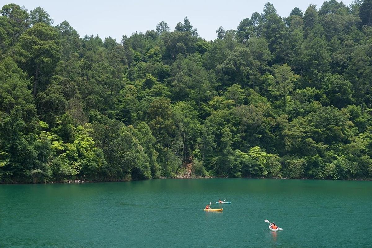 explora el Lago de Zirahuén en Michoacán