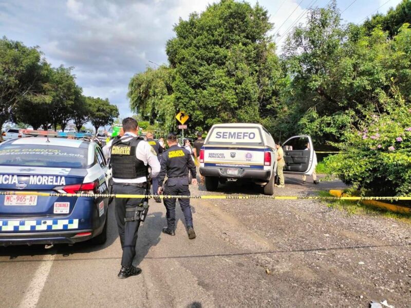 Hallan a un hombre sin vida en jardinera del libramiento de Morelia