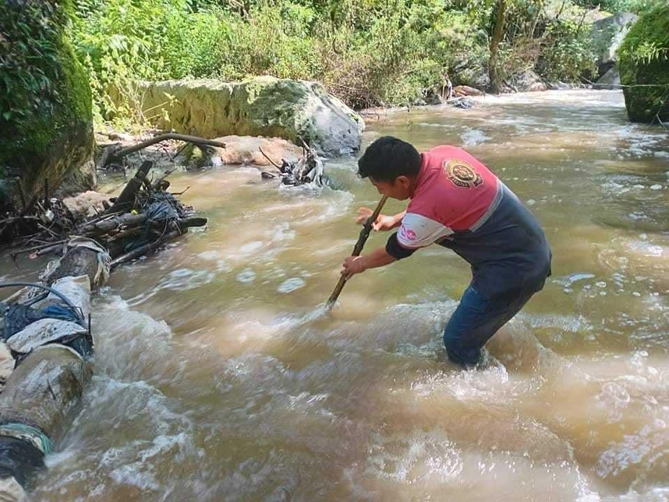 hombre arrastrado por río en Zitácuaro - búsqueda