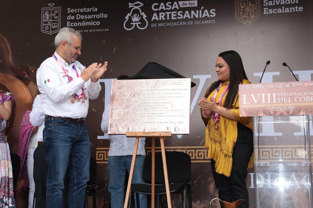 Inaugura Bedolla Feria Nacional del Cobre - placa