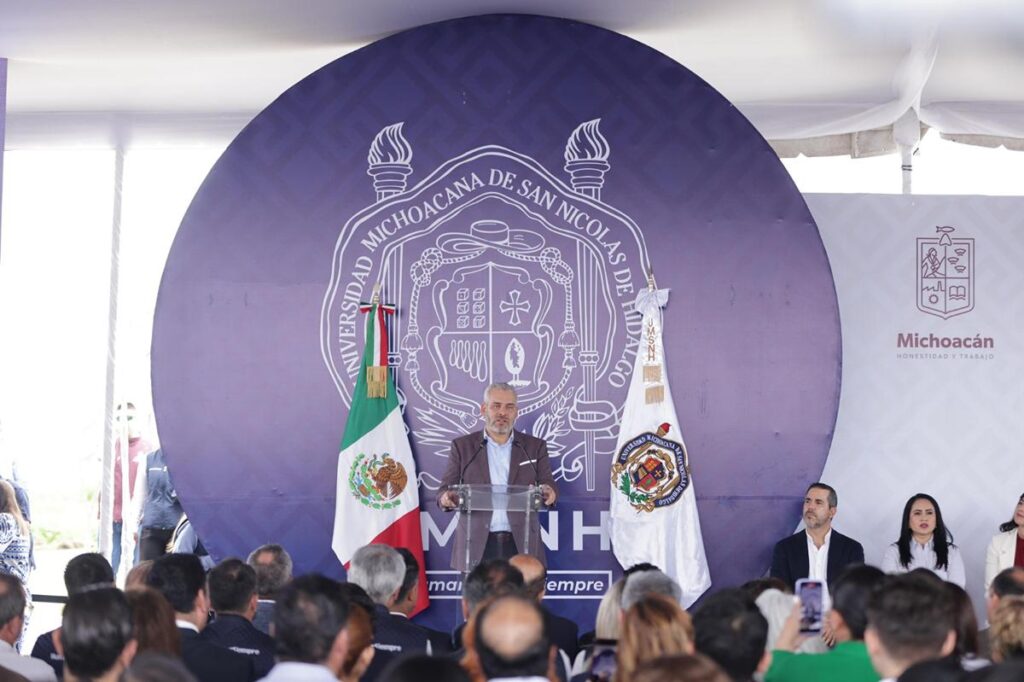 Inaugura el gobernador de Michoacán campus Zamora de la UMSNH