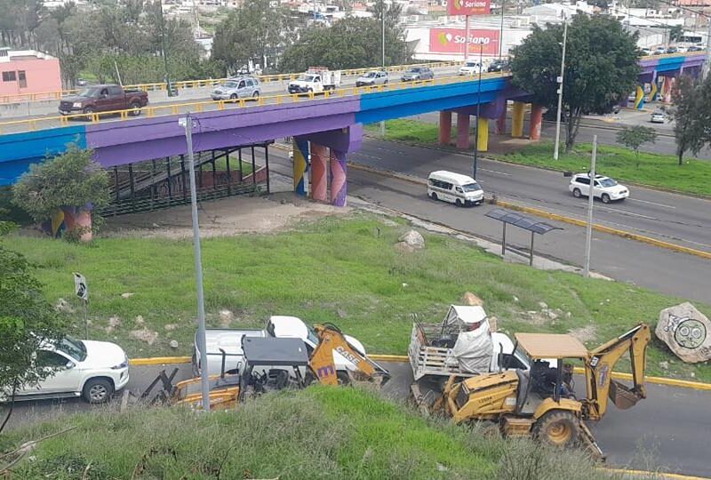 Loma con posible derrumbe cercana al Poliforum