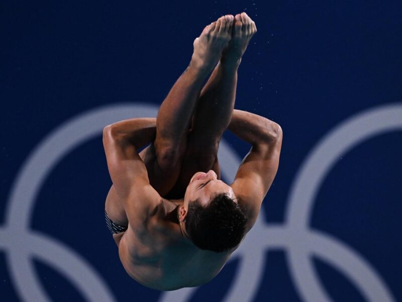 Osmar Olvera avanza a las semifinales de trampolín individual en París 2024